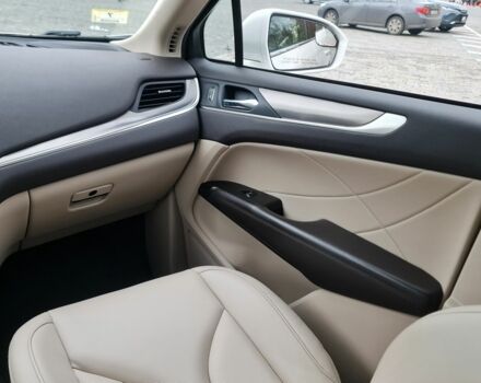 Белый Линкольн МКС, объемом двигателя 2 л и пробегом 90 тыс. км за 16900 $, фото 19 на Automoto.ua