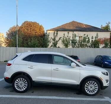 Белый Линкольн МКС, объемом двигателя 2 л и пробегом 89 тыс. км за 18000 $, фото 7 на Automoto.ua