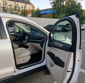 Белый Линкольн МКС, объемом двигателя 2 л и пробегом 89 тыс. км за 18000 $, фото 14 на Automoto.ua