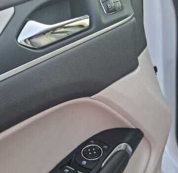 Белый Линкольн МКС, объемом двигателя 2 л и пробегом 89 тыс. км за 18000 $, фото 22 на Automoto.ua