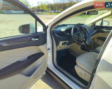 Белый Линкольн МКС, объемом двигателя 2 л и пробегом 91 тыс. км за 21000 $, фото 7 на Automoto.ua