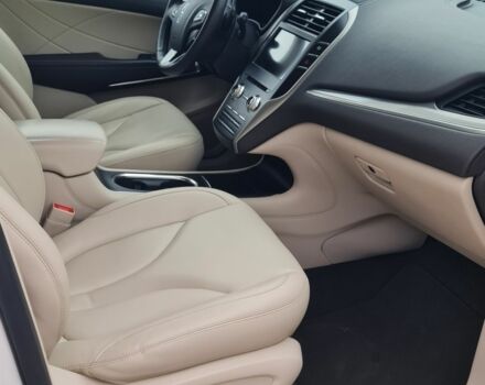 Белый Линкольн МКС, объемом двигателя 2 л и пробегом 90 тыс. км за 16900 $, фото 15 на Automoto.ua