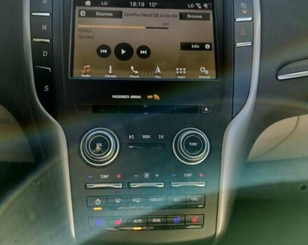 Белый Линкольн МКС, объемом двигателя 2 л и пробегом 91 тыс. км за 21000 $, фото 2 на Automoto.ua