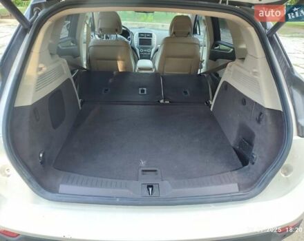 Белый Линкольн МКС, объемом двигателя 2 л и пробегом 49 тыс. км за 18500 $, фото 5 на Automoto.ua