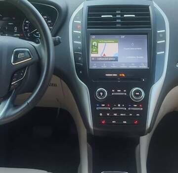 Білий Лінкольн МКС, об'ємом двигуна 2 л та пробігом 132 тис. км за 20500 $, фото 12 на Automoto.ua