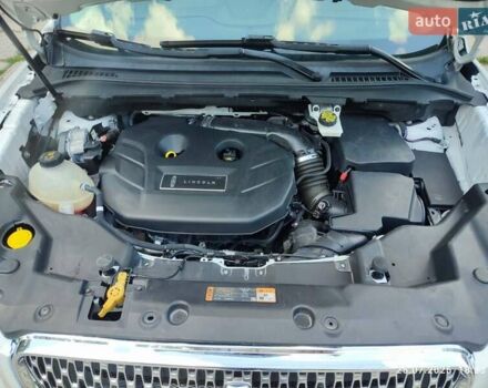 Белый Линкольн МКС, объемом двигателя 2 л и пробегом 49 тыс. км за 18500 $, фото 12 на Automoto.ua