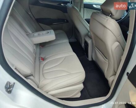 Белый Линкольн МКС, объемом двигателя 2 л и пробегом 49 тыс. км за 18500 $, фото 3 на Automoto.ua
