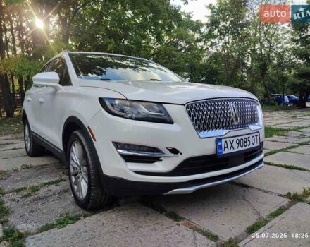Белый Линкольн МКС, объемом двигателя 2 л и пробегом 52 тыс. км за 17700 $, фото 1 на Automoto.ua