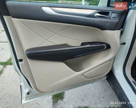 Белый Линкольн МКС, объемом двигателя 2 л и пробегом 52 тыс. км за 17700 $, фото 4 на Automoto.ua