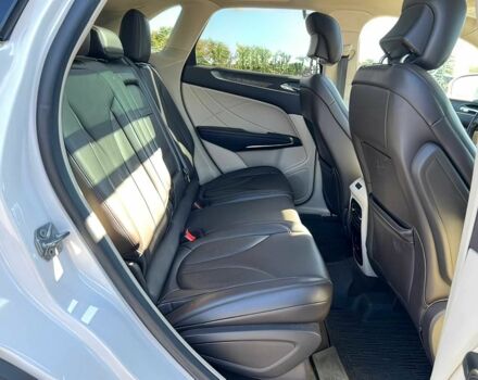 Белый Линкольн МКС, объемом двигателя 2 л и пробегом 41 тыс. км за 10900 $, фото 12 на Automoto.ua