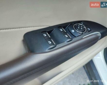 Белый Линкольн МКС, объемом двигателя 2 л и пробегом 52 тыс. км за 17700 $, фото 11 на Automoto.ua