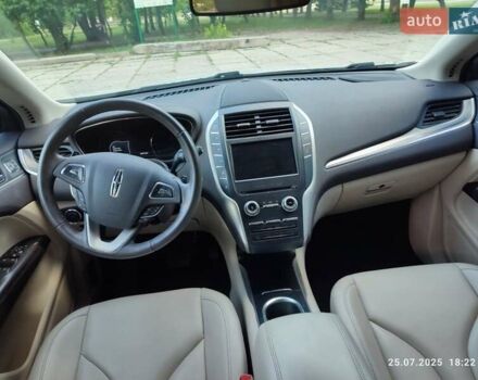 Белый Линкольн МКС, объемом двигателя 2 л и пробегом 52 тыс. км за 17700 $, фото 5 на Automoto.ua