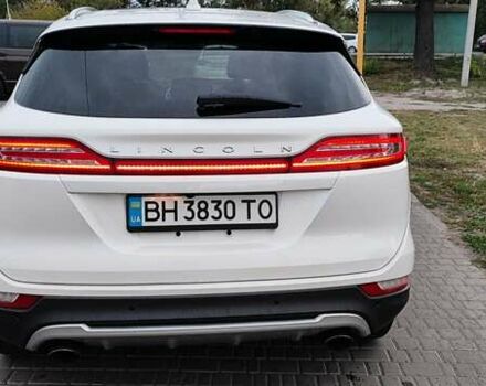 Білий Лінкольн МКС, об'ємом двигуна 2 л та пробігом 158 тис. км за 18000 $, фото 1 на Automoto.ua