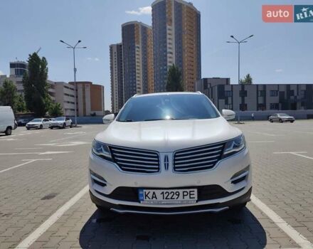 Белый Линкольн МКС, объемом двигателя 2 л и пробегом 50 тыс. км за 21000 $, фото 1 на Automoto.ua
