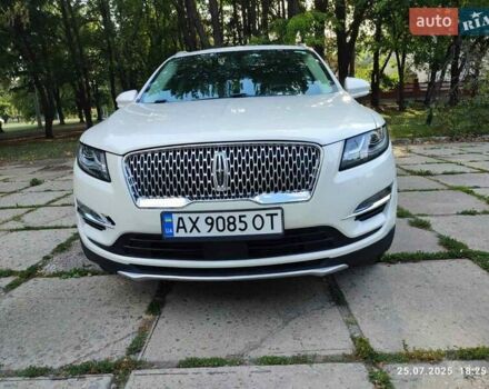 Белый Линкольн МКС, объемом двигателя 2 л и пробегом 49 тыс. км за 18800 $, фото 1 на Automoto.ua