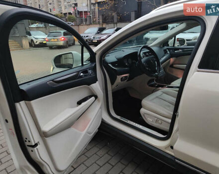 Бежевый Линкольн МКС, объемом двигателя 2.3 л и пробегом 105 тыс. км за 15600 $, фото 4 на Automoto.ua