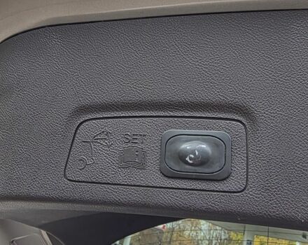 Бежевый Линкольн МКС, объемом двигателя 2 л и пробегом 88 тыс. км за 466 $, фото 6 на Automoto.ua