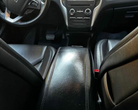 Черный Линкольн МКС, объемом двигателя 2 л и пробегом 118 тыс. км за 16000 $, фото 5 на Automoto.ua