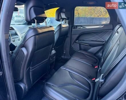 Чорний Лінкольн МКС, об'ємом двигуна 0 л та пробігом 198 тис. км за 10500 $, фото 19 на Automoto.ua