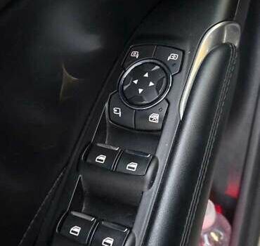 Чорний Лінкольн МКС, об'ємом двигуна 2 л та пробігом 95 тис. км за 20000 $, фото 17 на Automoto.ua