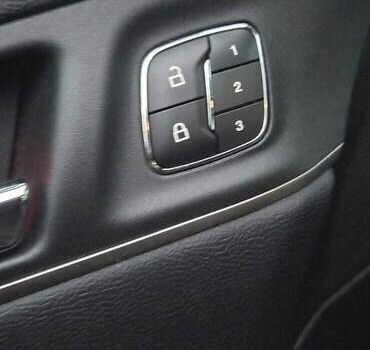 Чорний Лінкольн МКС, об'ємом двигуна 2 л та пробігом 95 тис. км за 20000 $, фото 16 на Automoto.ua