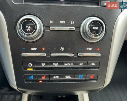 Фиолетовый Линкольн МКС, объемом двигателя 2 л и пробегом 86 тыс. км за 18250 $, фото 13 на Automoto.ua