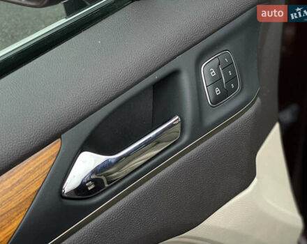 Красный Линкольн МКС, объемом двигателя 2 л и пробегом 51 тыс. км за 17490 $, фото 18 на Automoto.ua