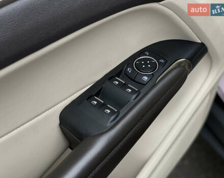 Красный Линкольн МКС, объемом двигателя 2 л и пробегом 51 тыс. км за 17490 $, фото 19 на Automoto.ua