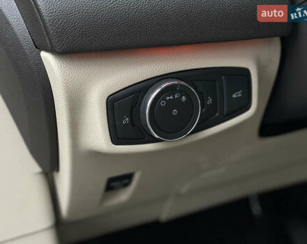 Красный Линкольн МКС, объемом двигателя 2 л и пробегом 51 тыс. км за 17490 $, фото 16 на Automoto.ua