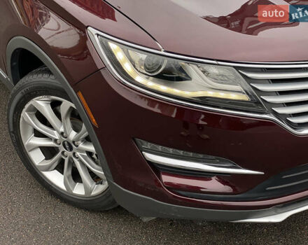 Красный Линкольн МКС, объемом двигателя 2 л и пробегом 51 тыс. км за 17490 $, фото 4 на Automoto.ua