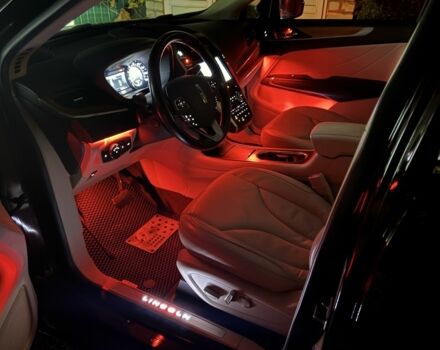 Червоний Лінкольн МКС, об'ємом двигуна 2 л та пробігом 115 тис. км за 21000 $, фото 19 на Automoto.ua