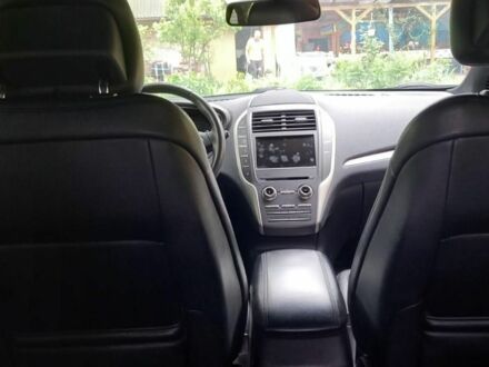 Красный Линкольн МКС, объемом двигателя 2 л и пробегом 160 тыс. км за 13500 $, фото 1 на Automoto.ua