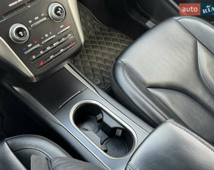 Сірий Лінкольн МКС, об'ємом двигуна 2 л та пробігом 120 тис. км за 12900 $, фото 13 на Automoto.ua