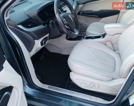 Сірий Лінкольн МКС, об'ємом двигуна 2 л та пробігом 117 тис. км за 17000 $, фото 18 на Automoto.ua