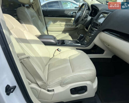 Белый Линкольн МКТ, объемом двигателя 3.5 л и пробегом 85 тыс. км за 15500 $, фото 8 на Automoto.ua