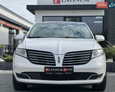 Белый Линкольн МКТ, объемом двигателя 3.5 л и пробегом 85 тыс. км за 15500 $, фото 1 на Automoto.ua