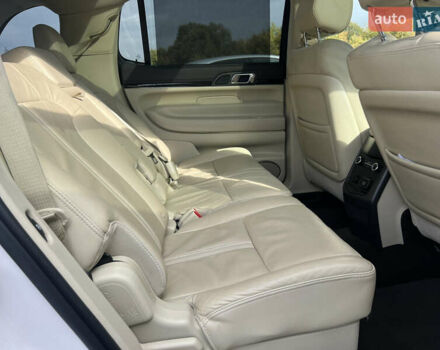 Белый Линкольн МКТ, объемом двигателя 3.5 л и пробегом 85 тыс. км за 15500 $, фото 9 на Automoto.ua