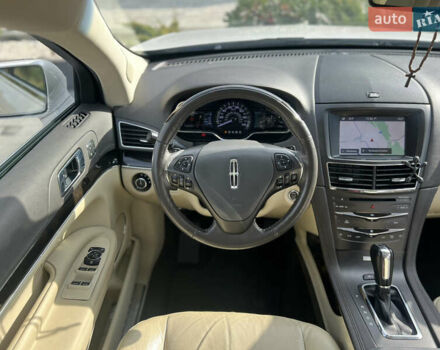 Белый Линкольн МКТ, объемом двигателя 3.5 л и пробегом 85 тыс. км за 15500 $, фото 6 на Automoto.ua