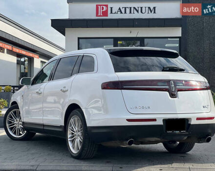 Белый Линкольн МКТ, объемом двигателя 3.5 л и пробегом 85 тыс. км за 15500 $, фото 4 на Automoto.ua