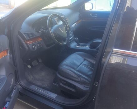 Черный Линкольн МКТ, объемом двигателя 2 л и пробегом 225 тыс. км за 15500 $, фото 3 на Automoto.ua