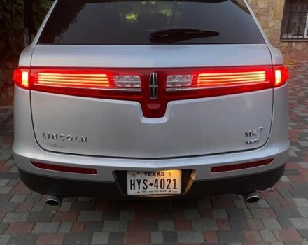 Серый Линкольн МКТ, объемом двигателя 3.7 л и пробегом 140 тыс. км за 22000 $, фото 2 на Automoto.ua