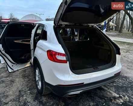 Белый Линкольн МКХ, объемом двигателя 2.69 л и пробегом 253 тыс. км за 17200 $, фото 5 на Automoto.ua