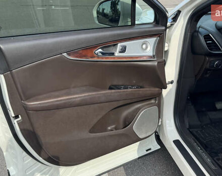 Білий Лінкольн MKX, об'ємом двигуна 3.73 л та пробігом 131 тис. км за 24000 $, фото 10 на Automoto.ua