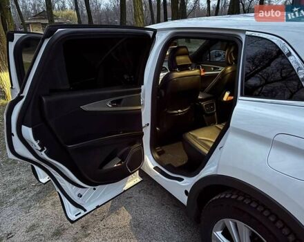 Белый Линкольн МКХ, объемом двигателя 2.69 л и пробегом 253 тыс. км за 17200 $, фото 8 на Automoto.ua