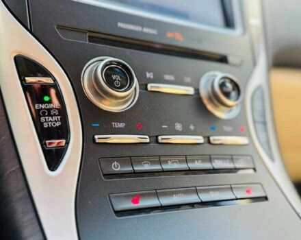 Білий Лінкольн MKX, об'ємом двигуна 3.7 л та пробігом 59 тис. км за 2800 $, фото 7 на Automoto.ua