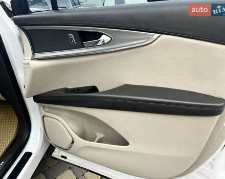 Белый Линкольн МКХ, объемом двигателя 3.73 л и пробегом 170 тыс. км за 14999 $, фото 10 на Automoto.ua