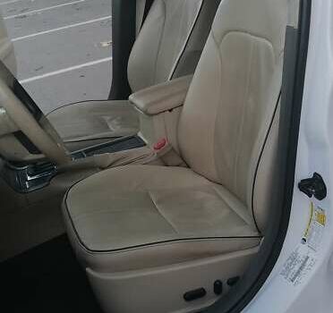 Білий Лінкольн MKZ, об'ємом двигуна 2.5 л та пробігом 173 тис. км за 10200 $, фото 4 на Automoto.ua