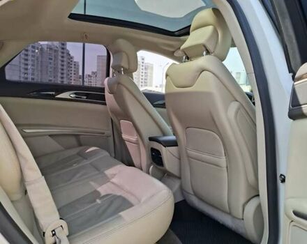 Белый Линкольн МКЗ, объемом двигателя 2 л и пробегом 161 тыс. км за 11800 $, фото 21 на Automoto.ua