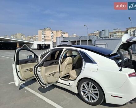 Белый Линкольн МКЗ, объемом двигателя 2 л и пробегом 161 тыс. км за 11800 $, фото 4 на Automoto.ua