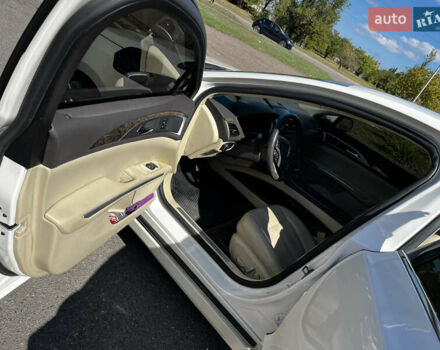 Білий Лінкольн MKZ, об'ємом двигуна 2 л та пробігом 265 тис. км за 12500 $, фото 9 на Automoto.ua